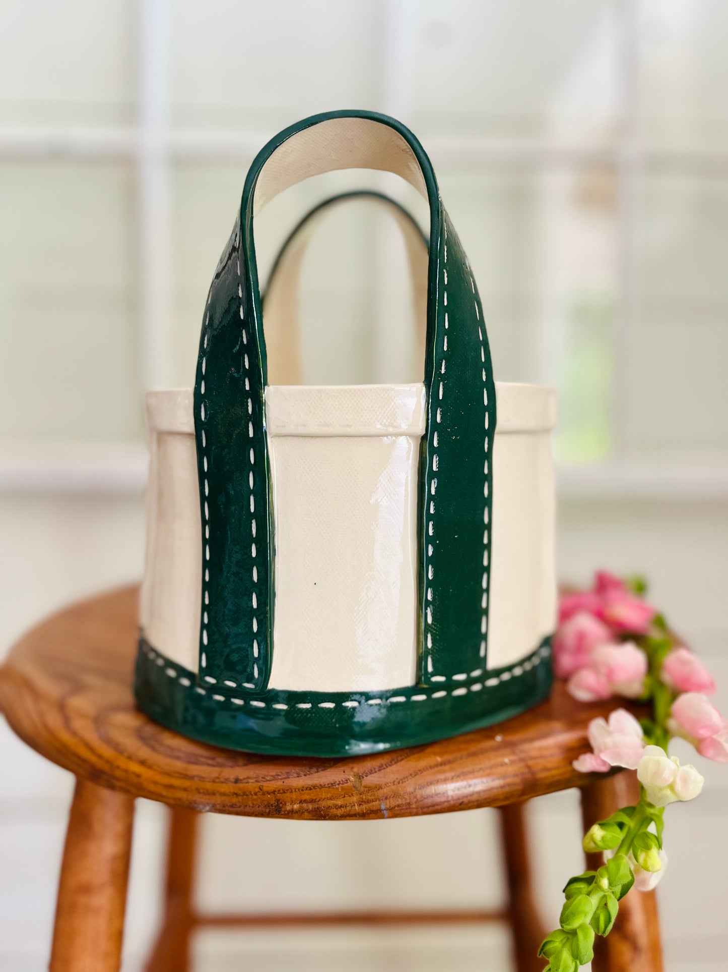 Tote Bag Vase: medium green