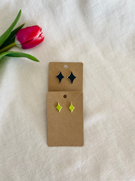 Earrings: diamonds (stud)